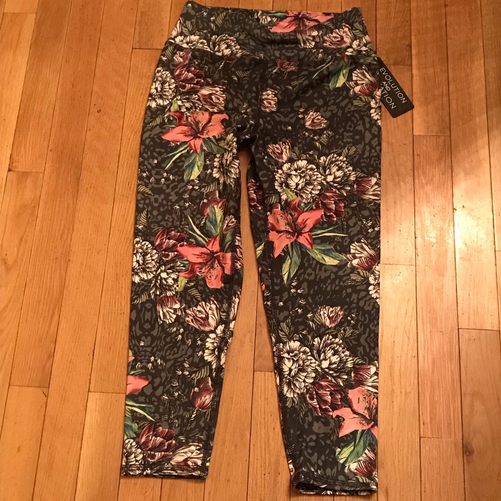 E & C Black Floral Print 7/8 Leggings